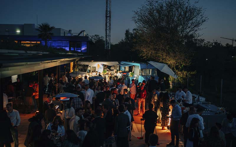 Espacio al aire libre en Madrid preparado para un evento en septiembre