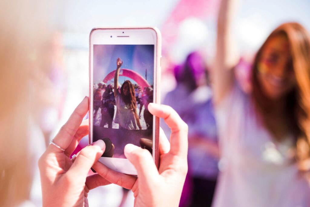 cómo promocionar evento en redes sociales